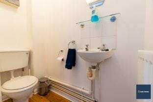 Camberley/ Sleeps 8 / Next to Hospital w/ Parking Vacation rental in Camberley