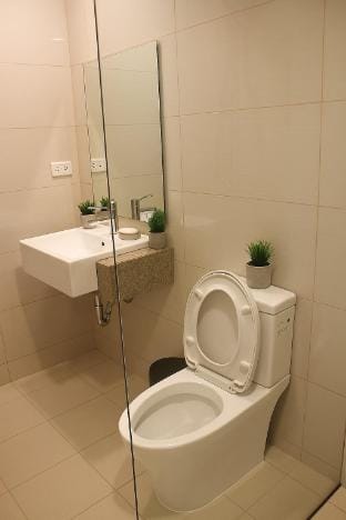 Stylish 1BR Condo | Fast Wi-Fi IMPERIAL Apartment in Pasay