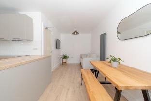 10%OFF|7NightsSpecial|Student|Parking|WiFi|6BDR Vacation rental in Huddersfield