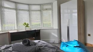 10%OFF|WeeklyStay|Relocation|Parking|Sleeps9|Wi-Fi Vacation rental in Huddersfield