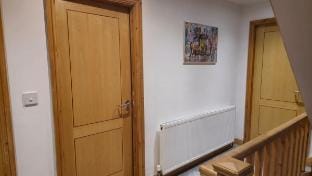 10%OFF|WeeklyStay|Relocation|Parking|Sleeps9|Wi-Fi Vacation rental in Huddersfield