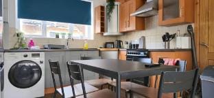 10%OFF|WeeklyStay|Relocation|Parking|Sleeps9|Wi-Fi Vacation rental in Huddersfield