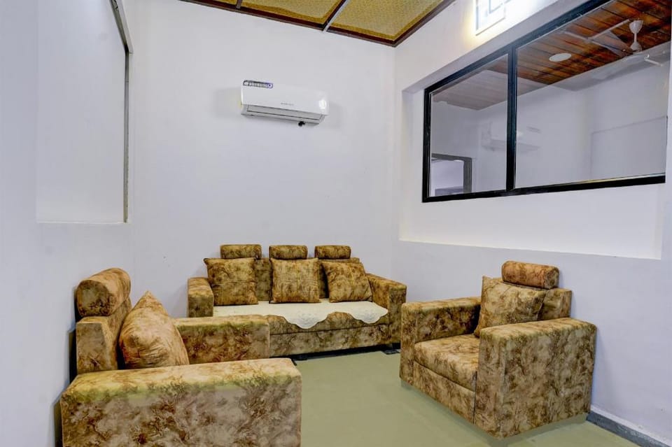 Townhouse Seven Hills Aurangabad Hotel in Maharashtra