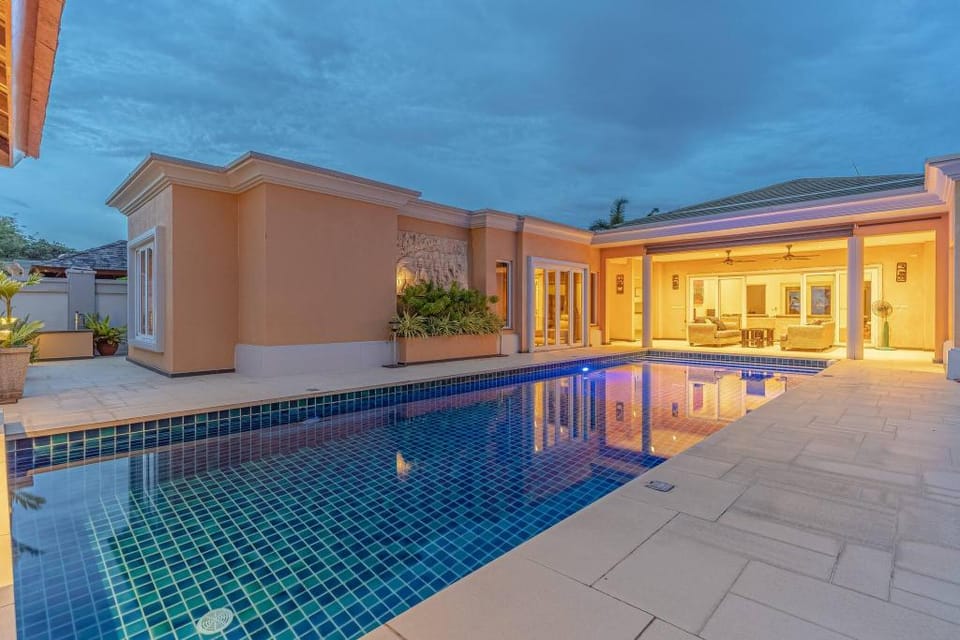 Tropical Luxury 4BR Pool Villa w Game Area Villa in Pattaya City