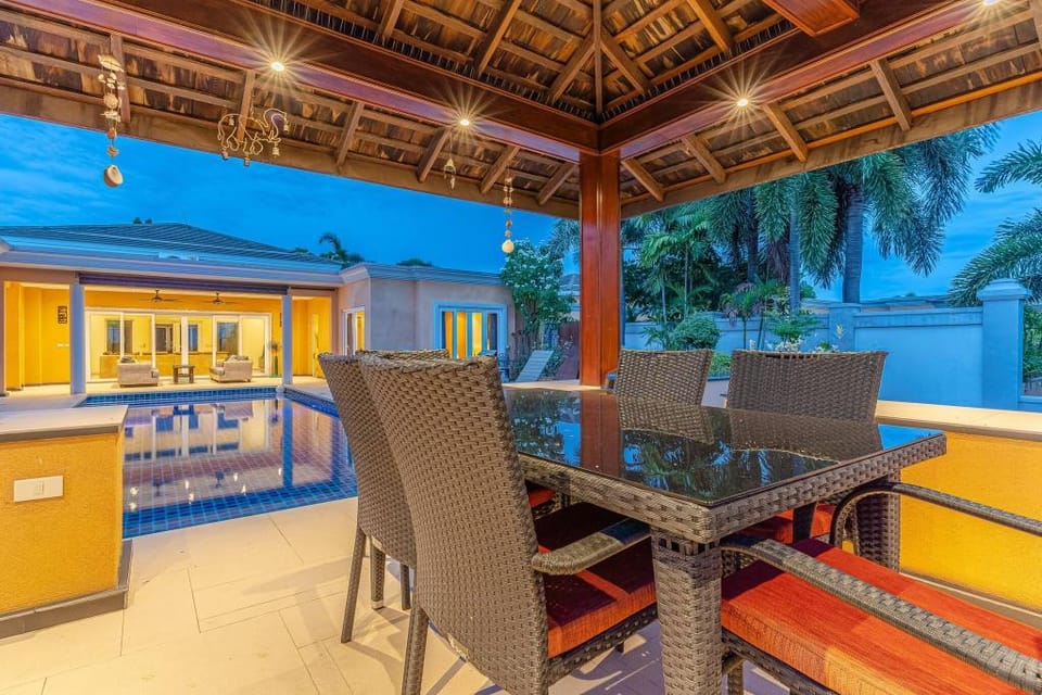Tropical Luxury 4BR Pool Villa w Game Area Villa in Pattaya City