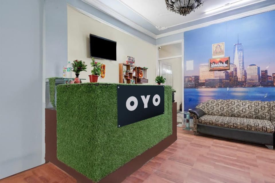 Hotel O by OYO TAVIRA INN Sector 34 Metro Station Hotel in Noida