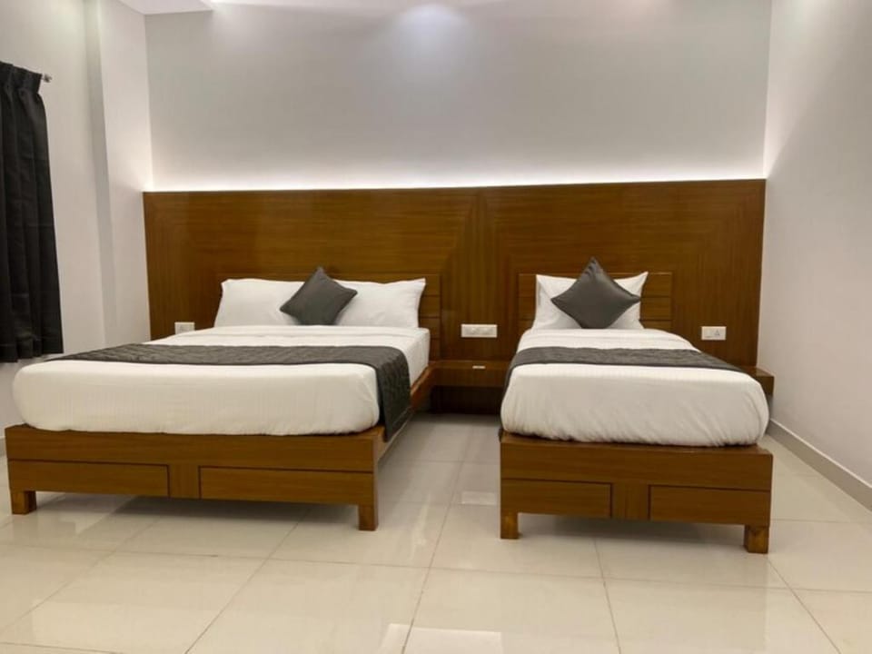 Cholas  Castle Inn Hotel in Tamil Nadu