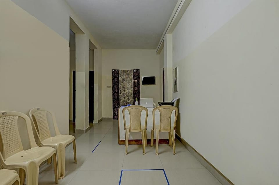 Collection O Velachery Railway Junction Formerly Vijay Guest House Hotel in Chennai