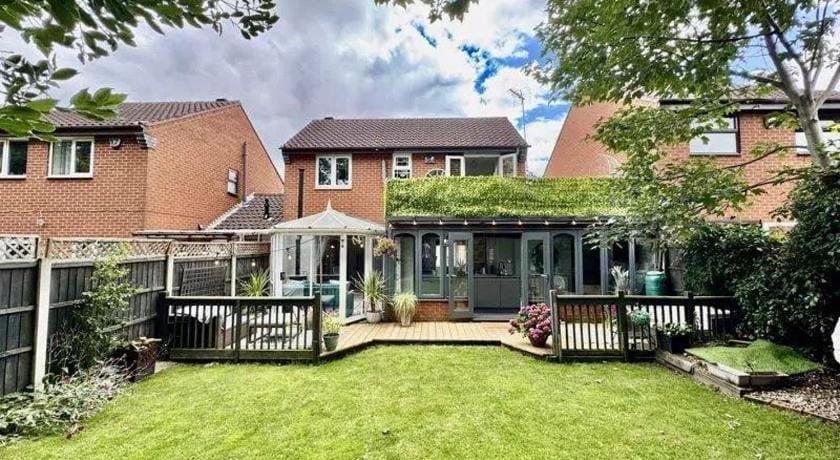 luxury 3 bedroom house  Quiet/Central/free parking Hotel in Birmingham