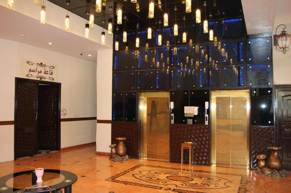 Golden Pearl Hotel Apartments - فندق لؤلؤ الذهبية للشقق الفندقيه Bed and Breakfast in Jeddah