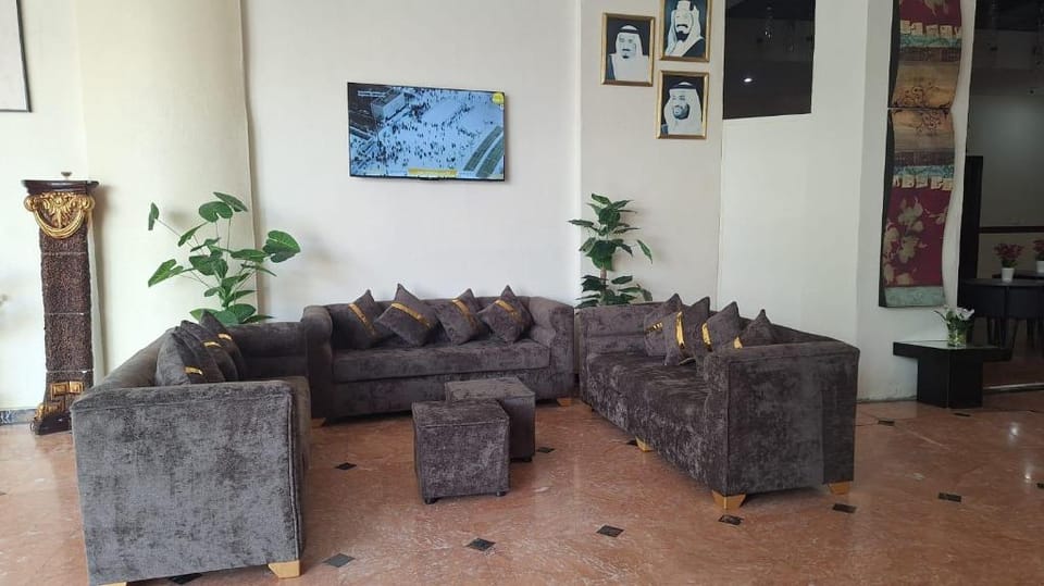 Golden Pearl Hotel Apartments - فندق لؤلؤ الذهبية للشقق الفندقيه Bed and Breakfast in Jeddah