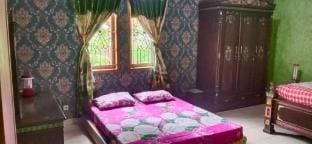 Latar Amba Guest House Vacation rental in Indonesia
