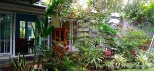 Latar Amba Guest House Vacation rental in Indonesia