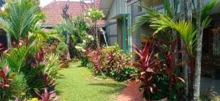 Latar Amba Guest House Vacation rental in Indonesia
