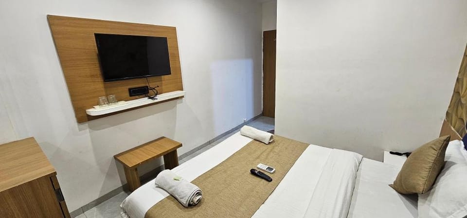 Hotel Lee Grand Hotel in Ahmedabad