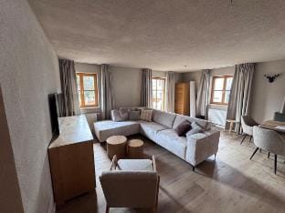 Apartment Zyklame, Chalet zur Rose 2-7 people. Vacation rental in Tyrol