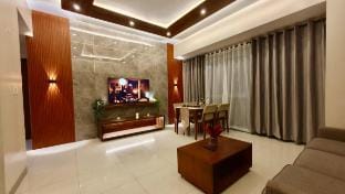 BGC Center Uptown 3BR w/ City Skyline View Vacation rental in Makati
