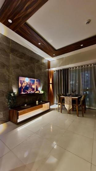 BGC Center Uptown 3BR w/ City Skyline View Vacation rental in Makati