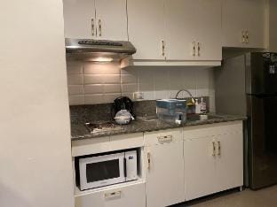 Affordable, simple unit in BGC Vacation rental in Makati
