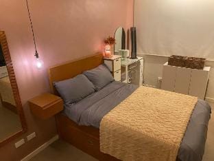 Affordable, simple unit in BGC Vacation rental in Makati