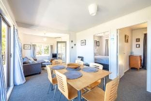 Deco Cottage - Our Island Vacation rental in Auckland Region