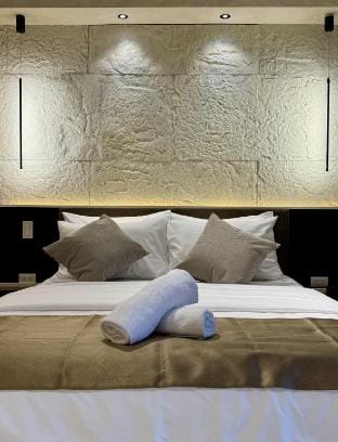 Stylish 1BR w/ balcony inside BGC at Uptown - 20d Apartment in Makati