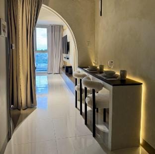 Stylish 1BR w/ balcony inside BGC at Uptown - 20d Apartment in Makati