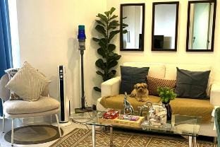 Pet-Friendly Apartment Poblacion Vacation rental in Makati
