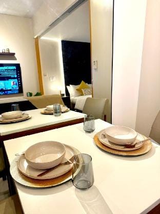 Netflix and Chill Cozy Unit BGC Vacation rental in Makati