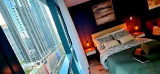 Explore Mitsukoshi Uptown BGC+ large TV+ fast WIFI Vacation rental in Makati