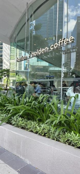 Explore Mitsukoshi Uptown BGC+ large TV+ fast WIFI Vacation rental in Makati