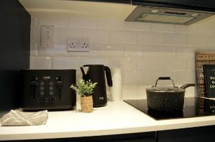 Maisonette Oval Sleeps 4 Garden +Hammock 2 bedroom Vacation rental in London Borough of Southwark