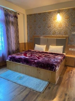 Pinewood Inn by Damson Farm Stay in Himachal Pradesh