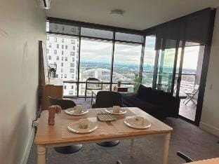 Modern apartment skyline views Vacation rental in Sydney