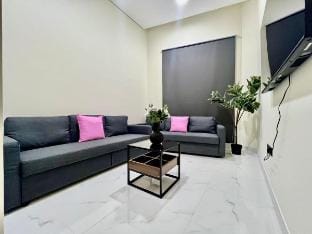 Brand New building. Near metro Vacation rental in Dubai