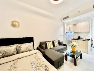 4 min walking to Metro Vacation rental in Dubai