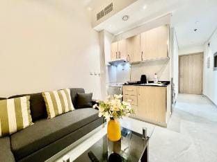 Neat and clean. 7 mins to metro Vacation rental in Dubai