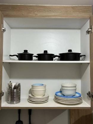 Peaceful Pasay Getaway - Private Studio with Pool Apartment in Pasay