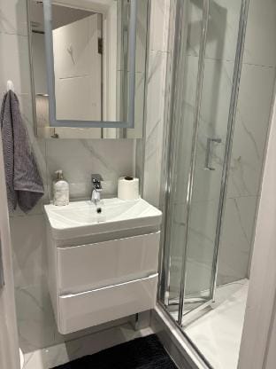 Cozy Luxury Studio in Queensway - Opposite Hyde Park Vacation rental in City of Westminster