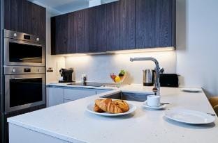 Studio - with pool, rooftop and gym access Vacation rental in London