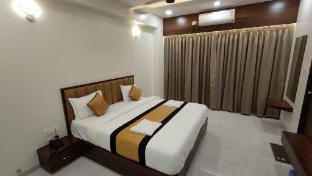 Hotel Grand Lushwood  Apartment in Maharashtra