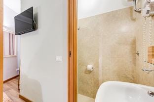 JMartins small room 2 near Trevi Fountain Vacation rental in Rome