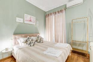 1 JMartins deluxe room near Trevi Fountain Vacation rental in Rome