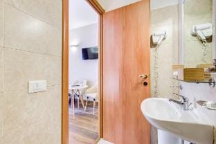 JMartins Quadruple Room near Trevi Fountain Vacation rental in Rome