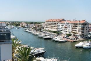 WELCS APARTAMENTO 264 EMP con vistas al canal Apartment in Alt Empordà