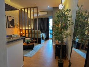 Sleek Designer Unit | Knightsbridge Residences Vacation rental in Makati
