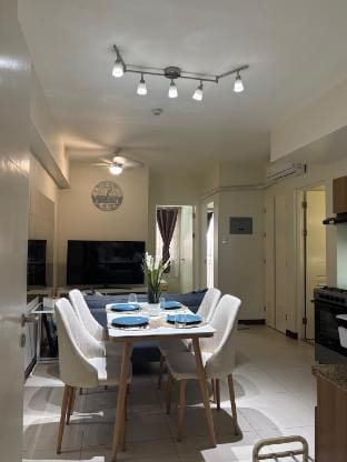 Fairlane Residences Staycation near BGC w/ Kitchen Apartment in Mandaluyong