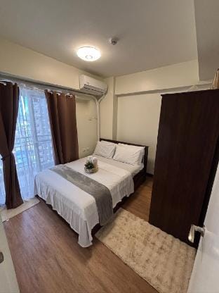 Fairlane Residences Staycation near BGC w/ Kitchen Apartment in Mandaluyong