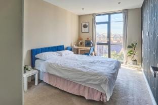 Double Bedroom in new-build near Ealing Broadway Vacation rental in London Borough of Ealing