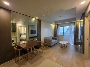 1 bedroom condo staycation Aura Suites BGC Vacation rental in Makati